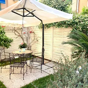 Le Bouganville Couette-café